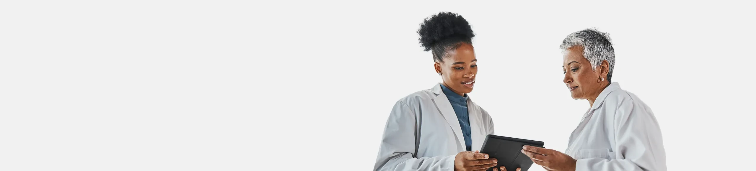 Two optometrists are discussing a patient’s treatment plan.