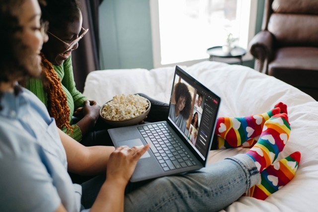 Friends chatting on the computer screen